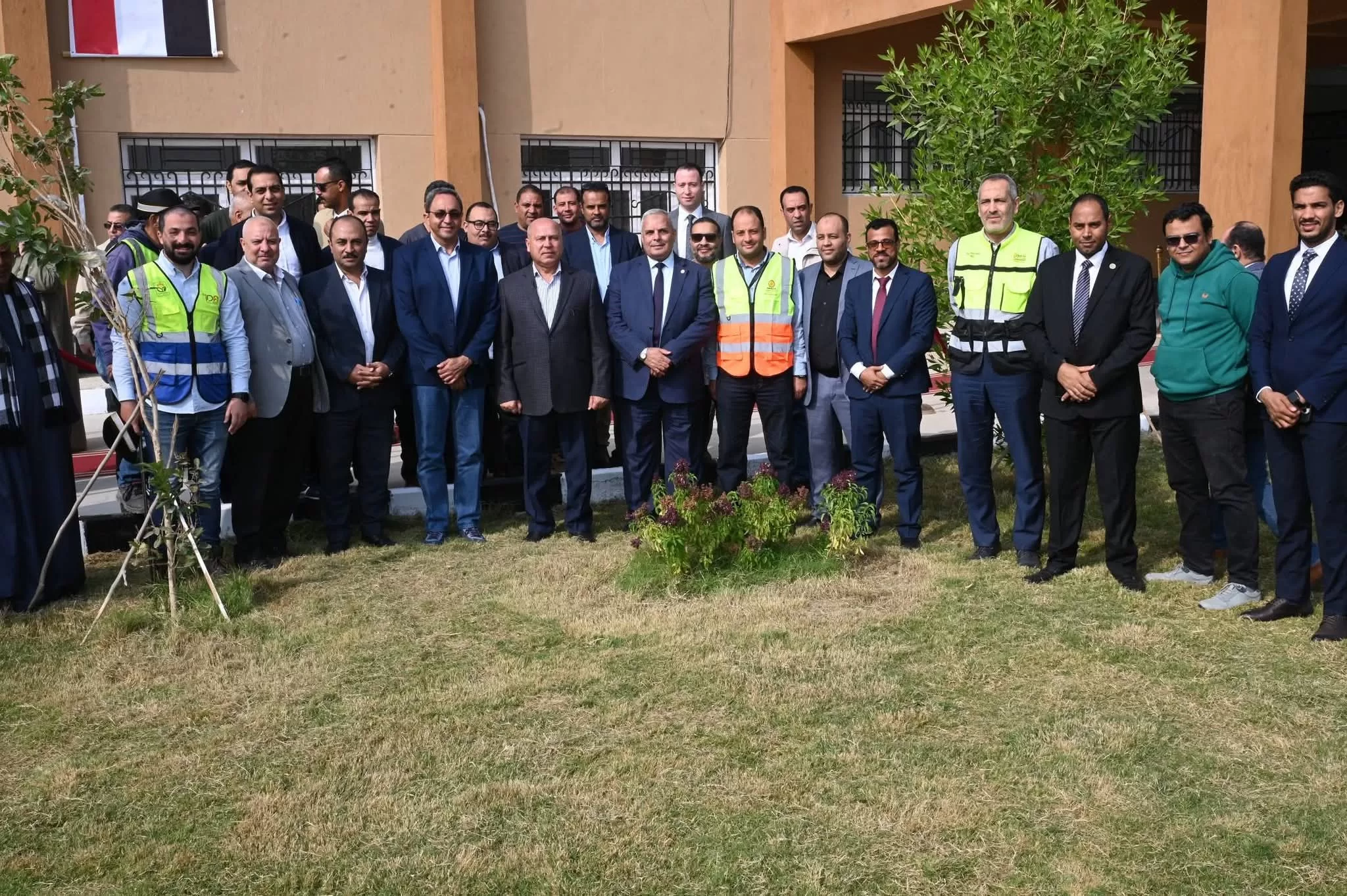 نائب رئيس الوزراء ووزير الصناعة والنقل يتفقد منطقتي "قفط" و"هو" الصناعيتين بقنا 38 - جريدة المساء