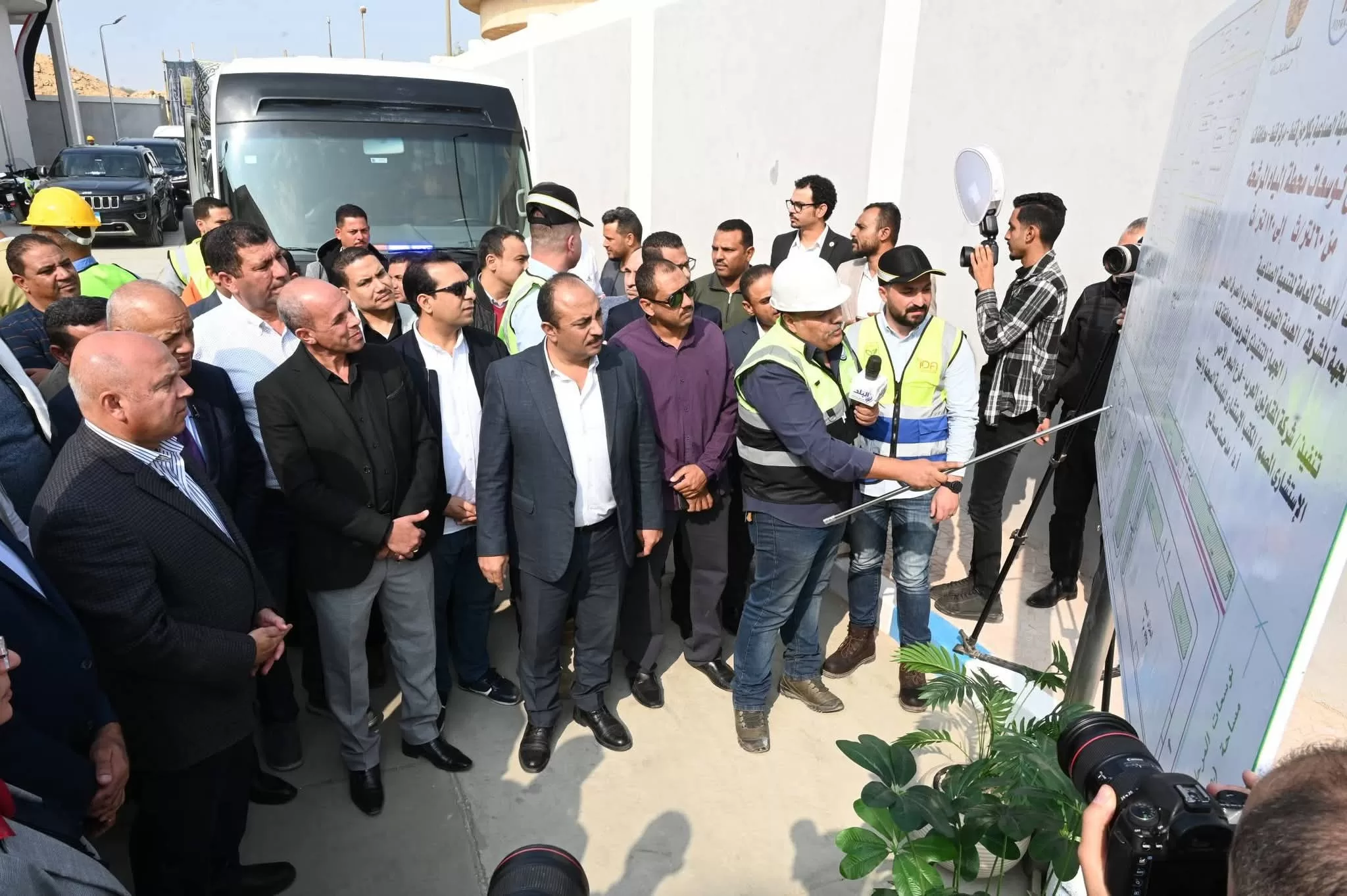 نائب رئيس الوزراء ووزير الصناعة والنقل يتفقد منطقتي "قفط" و"هو" الصناعيتين بقنا 30 - جريدة المساء