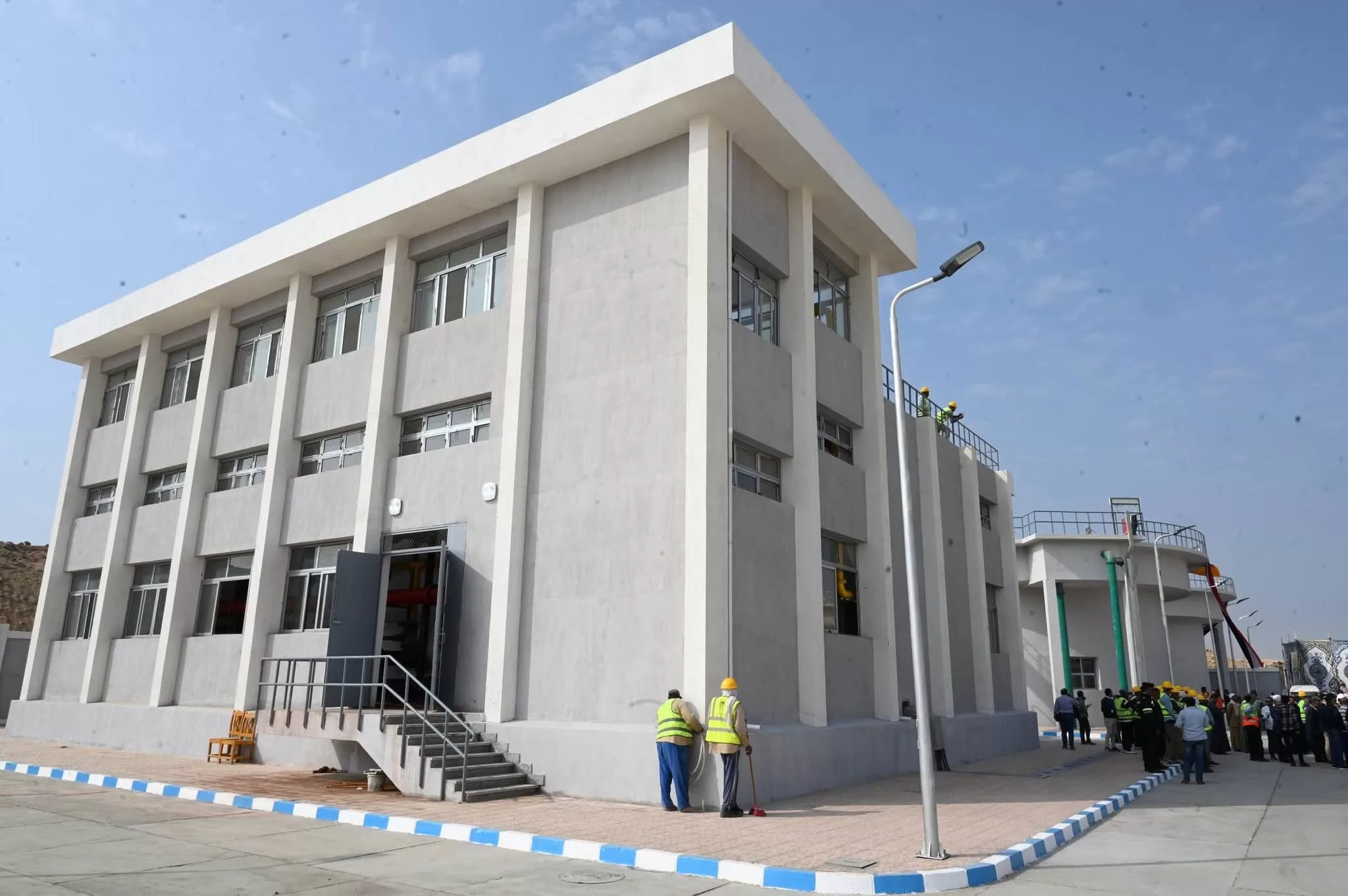 نائب رئيس الوزراء ووزير الصناعة والنقل يتفقد منطقتي "قفط" و"هو" الصناعيتين بقنا 46 - جريدة المساء