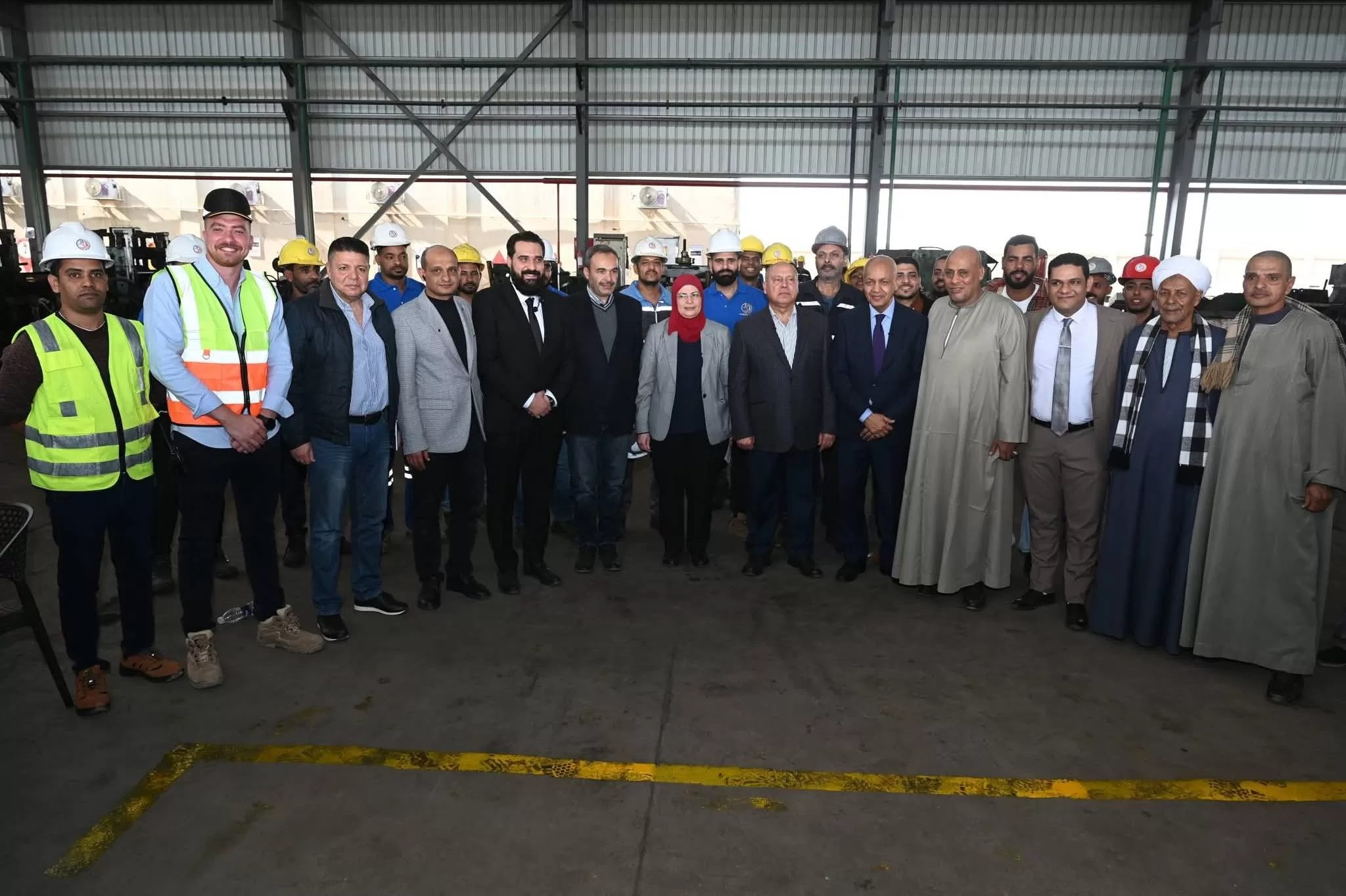 نائب رئيس الوزراء ووزير الصناعة والنقل يتفقد منطقتي "قفط" و"هو" الصناعيتين بقنا 72 - جريدة المساء