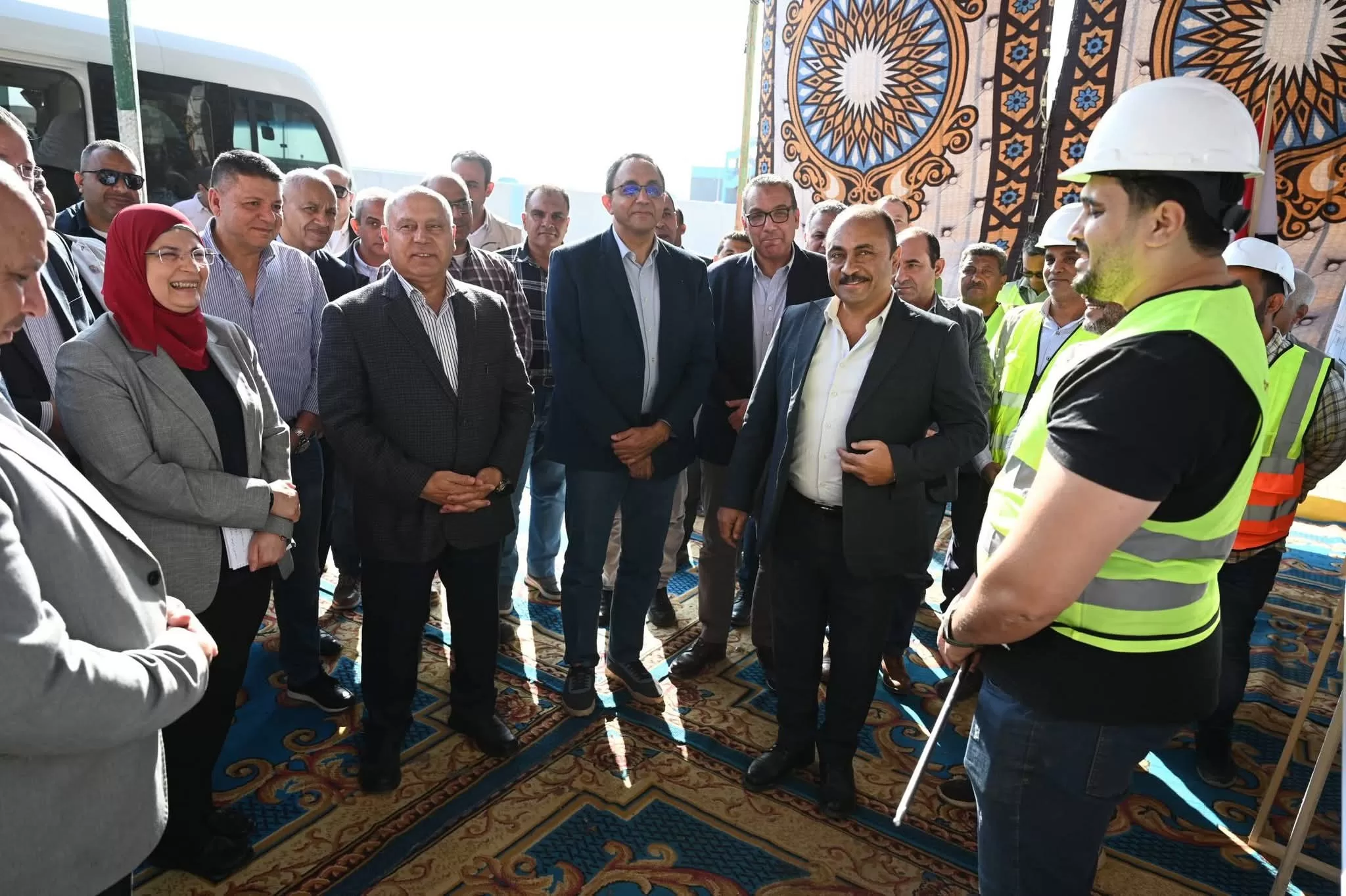 نائب رئيس الوزراء ووزير الصناعة والنقل يتفقد منطقتي "قفط" و"هو" الصناعيتين بقنا 26 - جريدة المساء