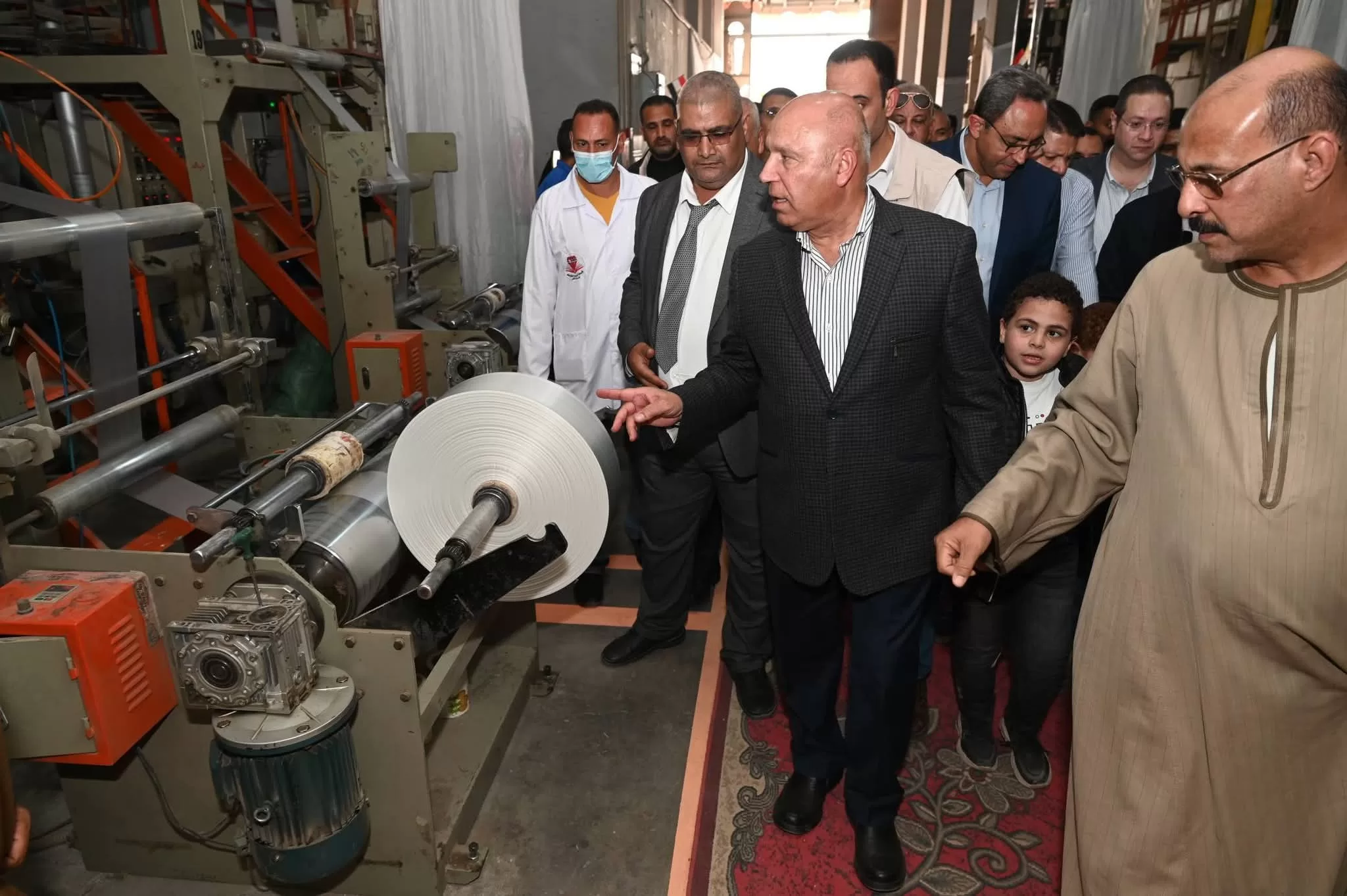 نائب رئيس الوزراء ووزير الصناعة والنقل يتفقد منطقتي "قفط" و"هو" الصناعيتين بقنا 92 - جريدة المساء