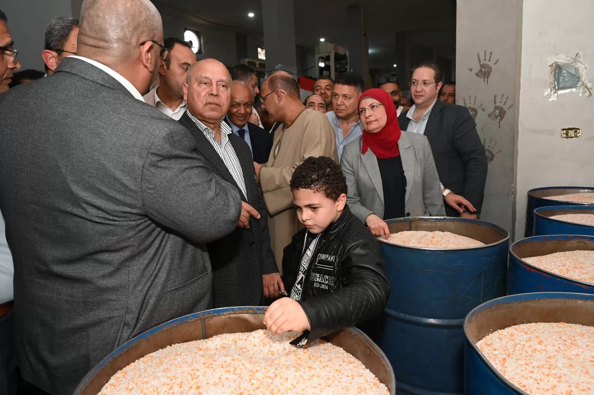 نائب رئيس الوزراء ووزير الصناعة والنقل يتفقد منطقتي "قفط" و"هو" الصناعيتين بقنا 96 - جريدة المساء