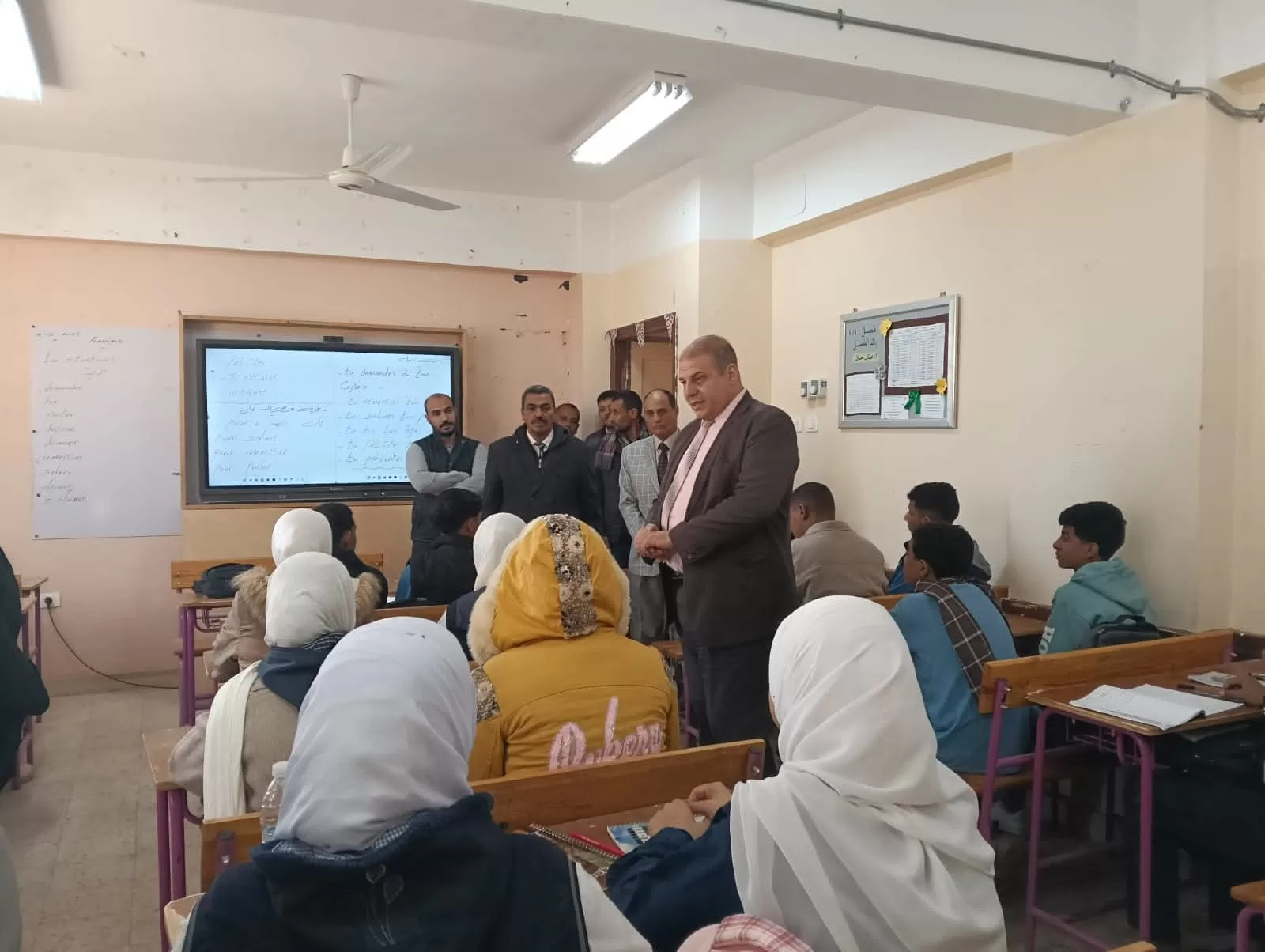 وكيل تعليم قنا يقود فريق «الأتوبيس الطائر» ويواصل جولاته الميدانية المفاجئة على مدارس نقادة 43 - جريدة المساء