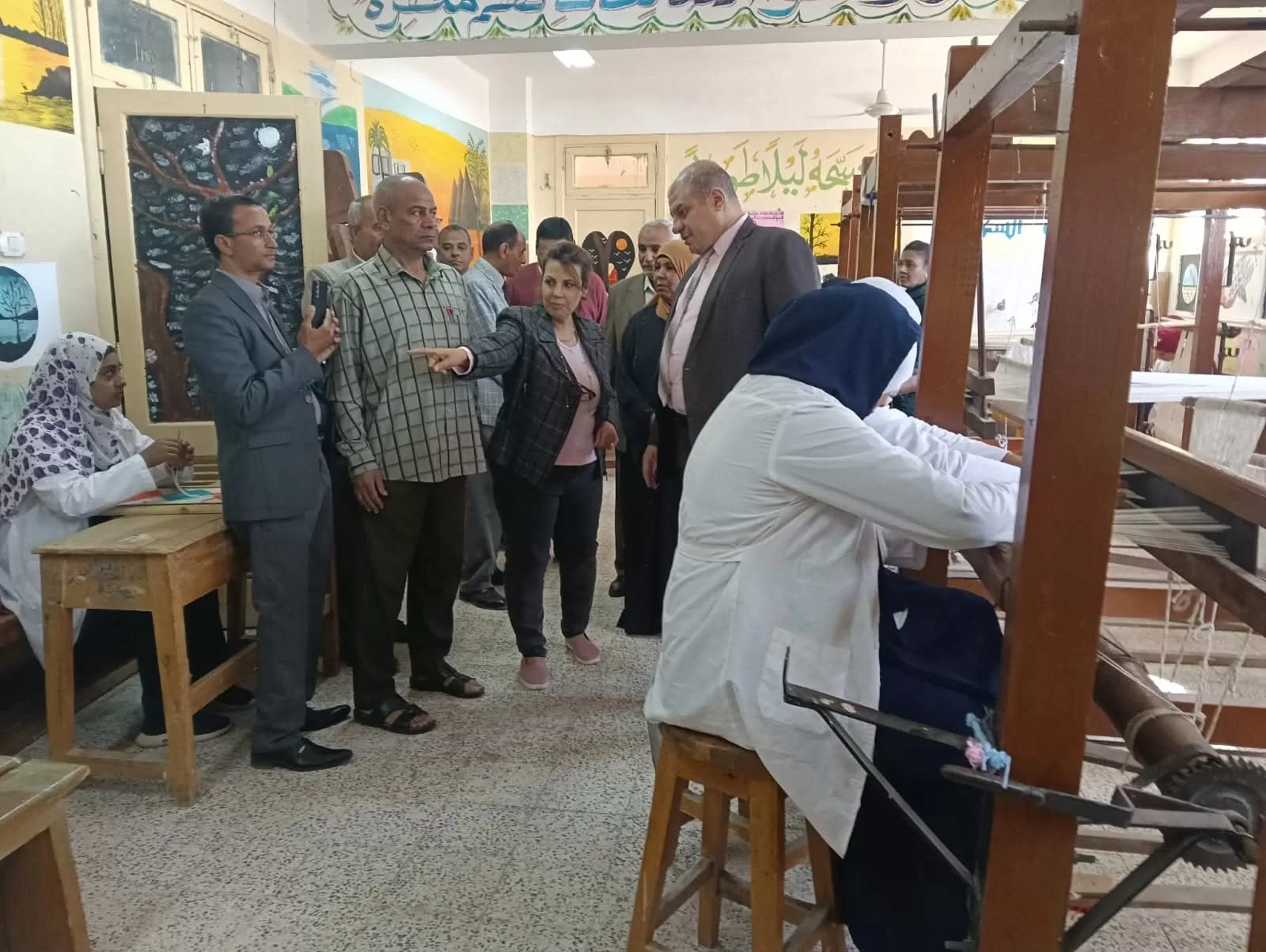 وكيل تعليم قنا يقود فريق «الأتوبيس الطائر» ويواصل جولاته الميدانية المفاجئة على مدارس نقادة 37 - جريدة المساء