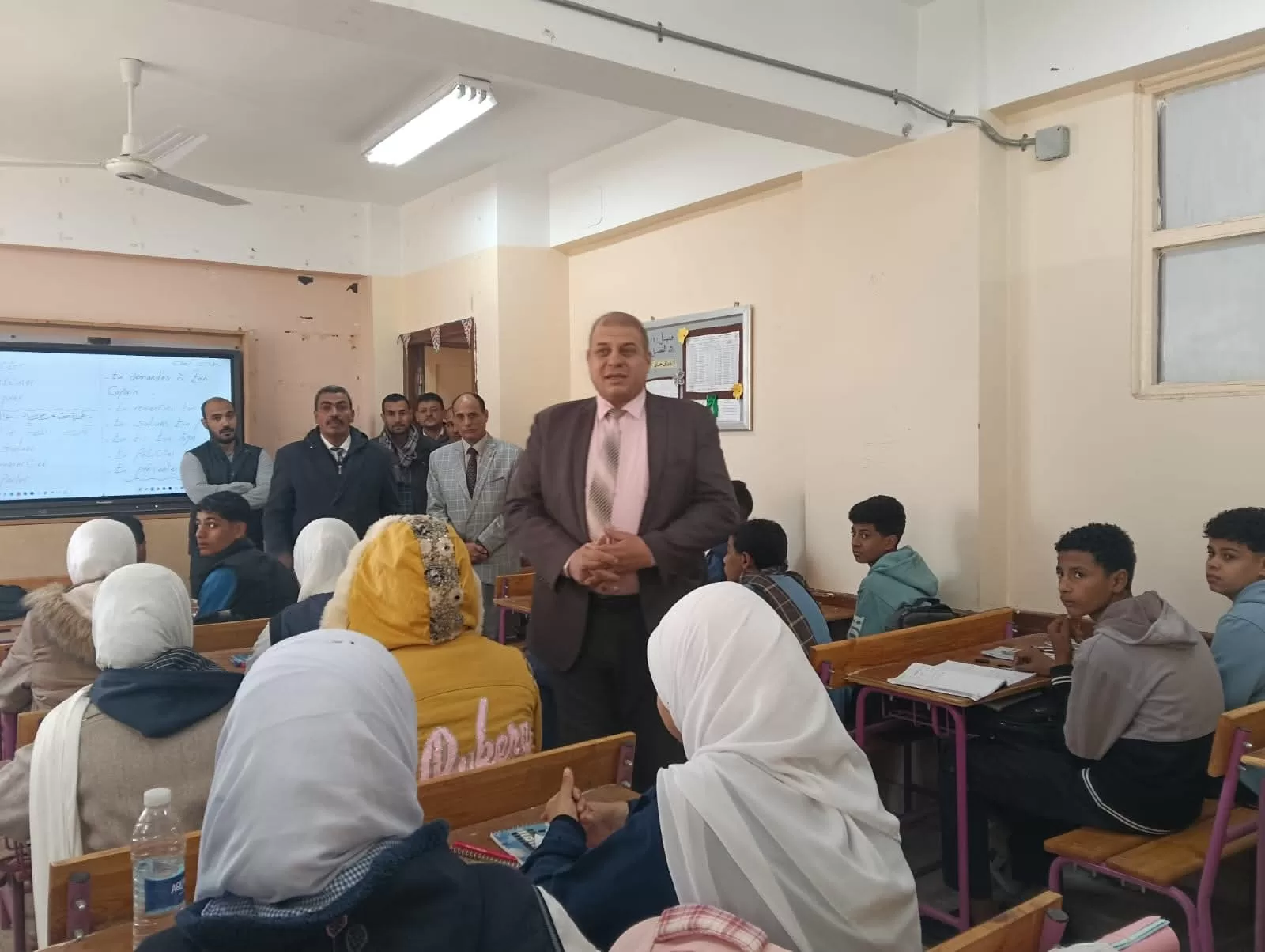 وكيل تعليم قنا يقود فريق «الأتوبيس الطائر» ويواصل جولاته الميدانية المفاجئة على مدارس نقادة 35 - جريدة المساء