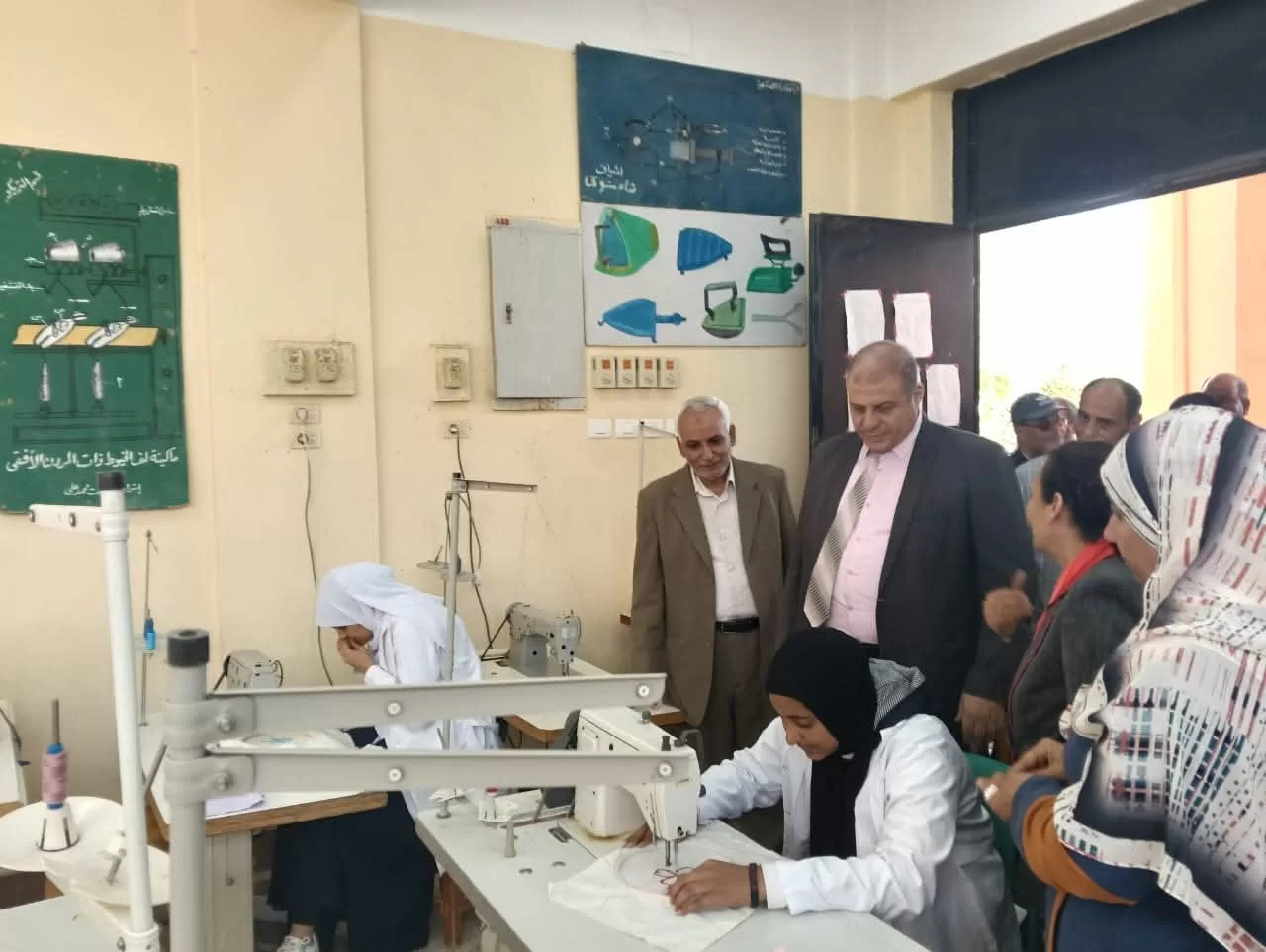 وكيل تعليم قنا يقود فريق «الأتوبيس الطائر» ويواصل جولاته الميدانية المفاجئة على مدارس نقادة 23 - جريدة المساء