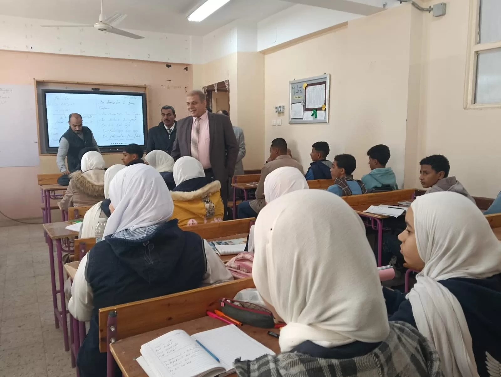 وكيل تعليم قنا يقود فريق «الأتوبيس الطائر» ويواصل جولاته الميدانية المفاجئة على مدارس نقادة 21 - جريدة المساء