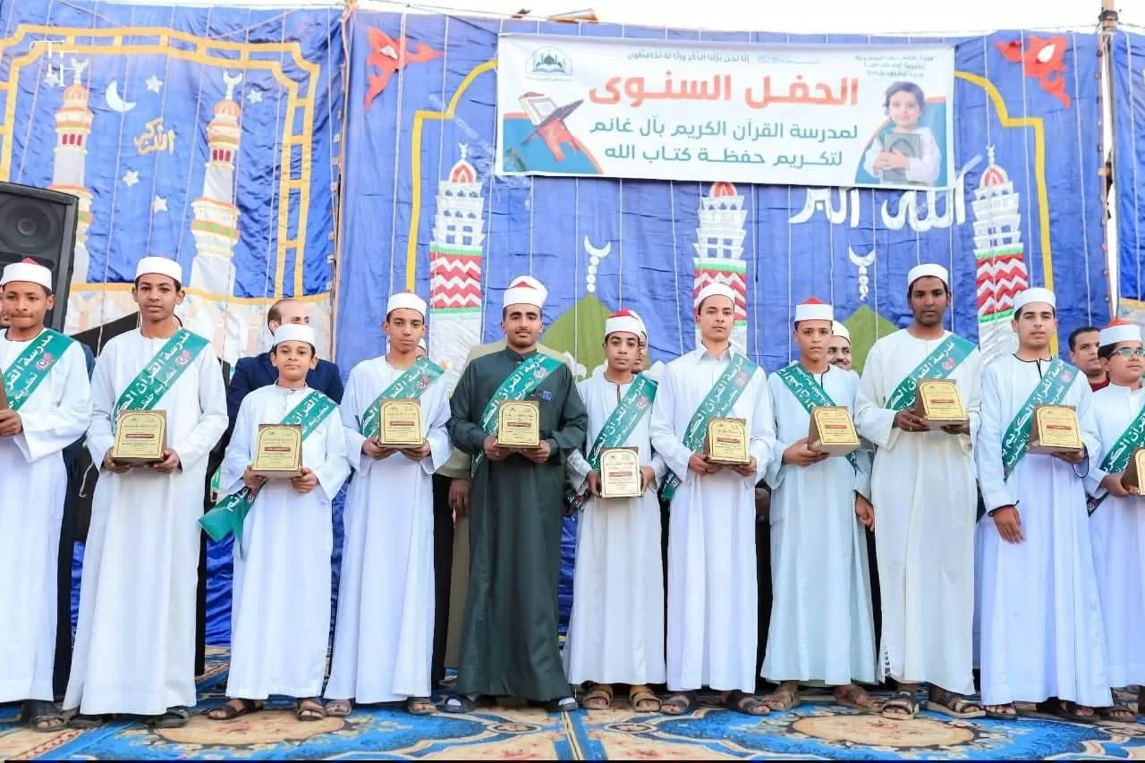 أوقاف قنا تنظم حفل تكريم حفظة القرآن الكريم بمدرسة مسجد أبي بكر الصديق 32 - جريدة المساء أوقاف قنا تنظم حفل تكريم حفظة القرآن الكريم بمدرسة مسجد أبي بكر الصديق 31 - جريدة المساء