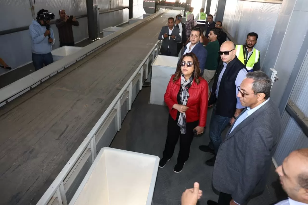 د.منال عوض تتفقد المدفن الصحي للمخلفات الصلبة بقوص 21 - جريدة المساء