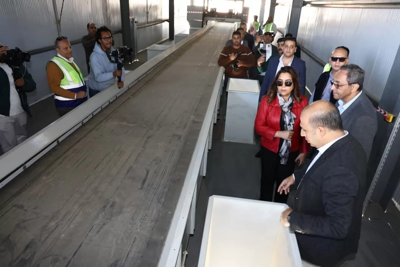 د.منال عوض تتفقد المدفن الصحي للمخلفات الصلبة بقوص 27 - جريدة المساء