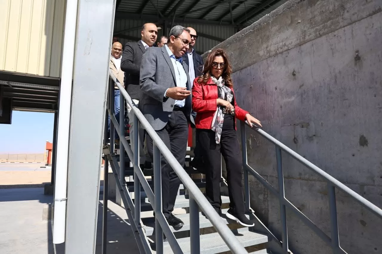 د.منال عوض تتفقد المدفن الصحي للمخلفات الصلبة بقوص 29 - جريدة المساء