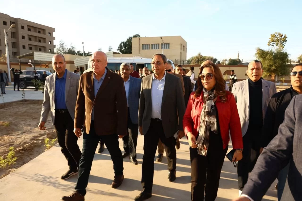 وزيرة التنمية المحلية تتفقد أعمال تطوير مجزر الصالحية بقنا 54 - جريدة المساء