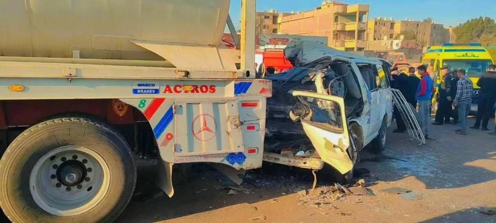 فى جنازات شعبية مهيبة..أهالى أشمون يودعون شهداء لقمة العيش فى حادث الصحراوى 29 - جريدة المساء