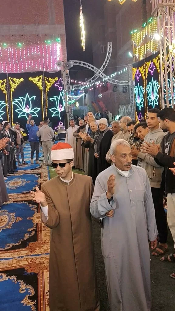 سيارة و 10 آلاف جنيه وفى ممر شرفى..أهالى "طبلوها"يكرمون عبد الرحمن "الأول"بمسابقة القرآن العالمية 29 - جريدة المساء سيارة و 10 آلاف جنيه وفى ممر شرفى..أهالى "طبلوها"يكرمون عبد الرحمن "الأول"بمسابقة القرآن العالمية 28 - جريدة المساء