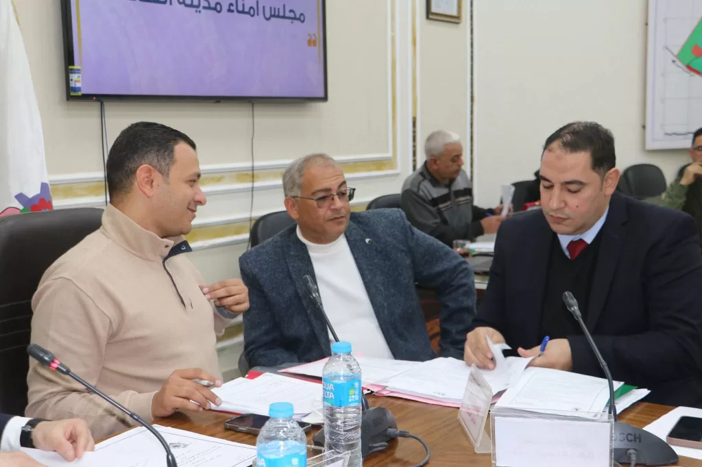 "الفيشاوى" فى اجتماع مجلس أمناء مدينة السادات : نسعى جاهدين لتحقيق الاستقرار الخدمي و الارتقاء بمستوى المعيشة وتوفير احتياجات السكان.. و تلبية تطلعات المستثمرين 18 - جريدة المساء