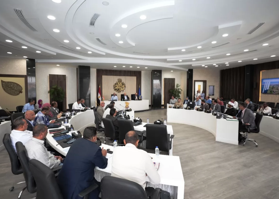 اجتماع تنسيقى للتعامل مع السيول والأمطار الغزيرة واحتواء تداعياتها باسوان 19 - جريدة المساء