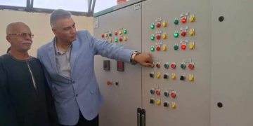 محافظ أسوان يعطى إشارة البدء للتشغيل التجريبى لمشروع الصرف الصحى المتكامل بقرية فارس بكوم أمبو 1 - جريدة المساء
