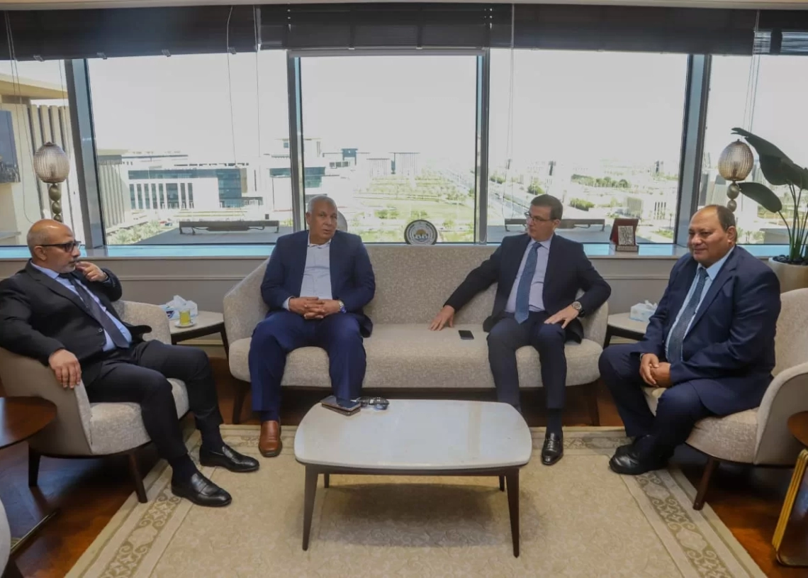 وزير الزراعة ومحافظ الوادي الجديد يبحثان تعزيز الاستثمار في مجال الإنتاج الحيواني 17 - جريدة المساء