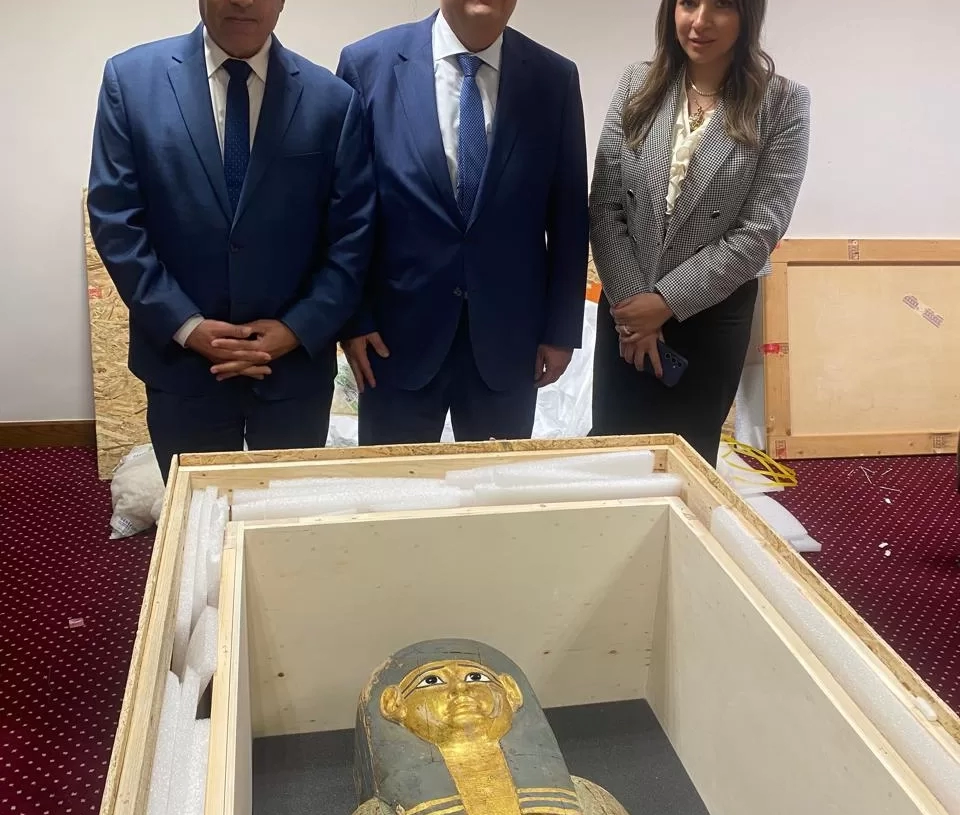 بعد 9 سنوات من الإجراءات القانونية والدبلوماسية.. مصر تستعيد قطعتين أثريتين من بلجيكا ..ثبت خروجهما بطريقة غير شرعية 20 - جريدة المساء بعد 9 سنوات من الإجراءات القانونية والدبلوماسية.. مصر تستعيد قطعتين أثريتين من بلجيكا ..ثبت خروجهما بطريقة غير شرعية 19 - جريدة المساء