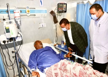 محافظ المنوفية خلال جولته بالشهداء: خطة لتطوير مستشفى زاوية الناعورة وصرف مساعدات عينية و بطاطين لعمال النظافة 19 - جريدة المساء