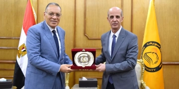جامعة بني سويف تكرم د.ممدوح غراب 1 - جريدة المساء
