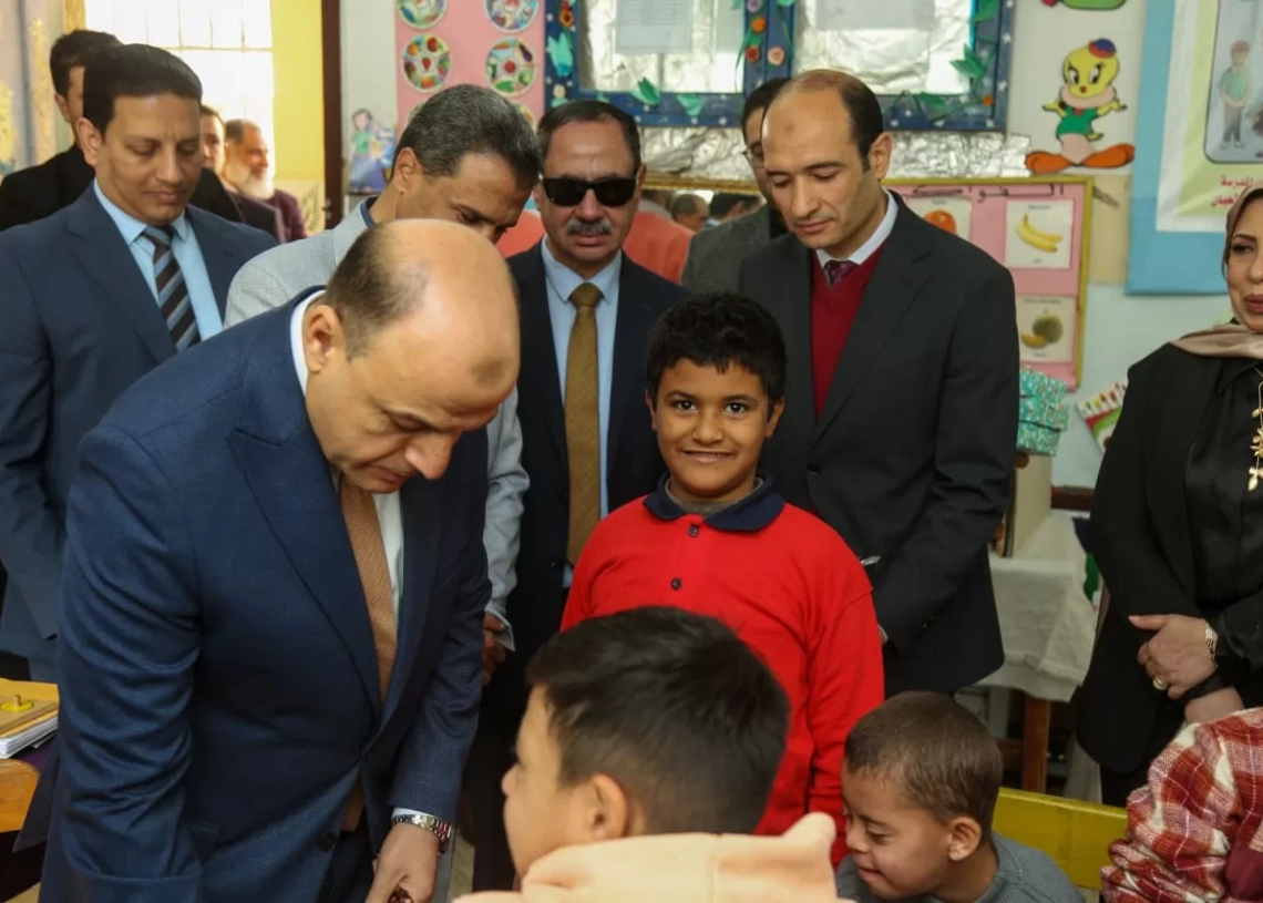 محافظ كفرالشيخ يتفقد مدارس ذوى الهمم ويقدم لهم هدايا بمناسبة اليوم العالمي للمعاقين 16 - جريدة المساء