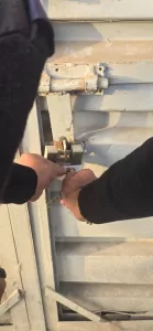 تشميع 3 ورش حرفية مخالفة وإزالة 3 مباني بدون ترخيص.. في العجوزة 39 - جريدة المساء