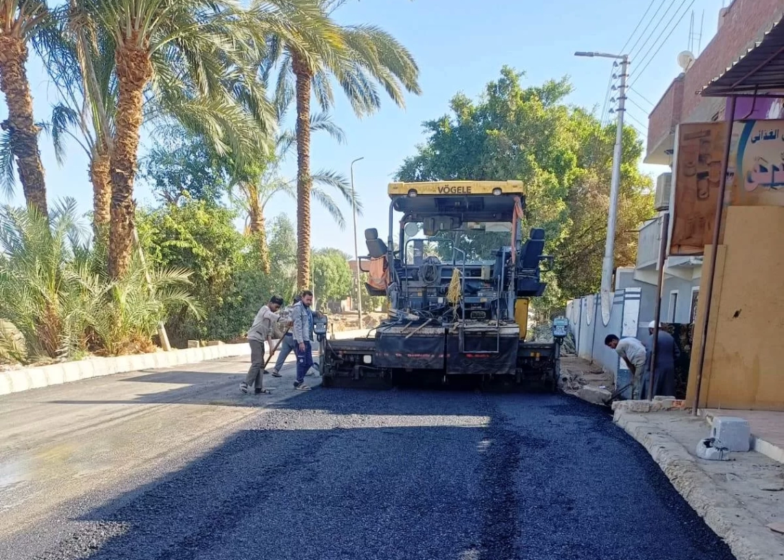 رفع كفاءة ورصف طريق الشطب المؤدى لمعبد كوم أمبو بطول 1500 متر 27 - جريدة المساء