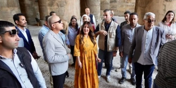 سفيرة الولايات المتحدة تتابع ترميم الأثار بمدينة إسنا 2 - جريدة المساء سفيرة الولايات المتحدة تتابع ترميم الأثار بمدينة إسنا 1 - جريدة المساء