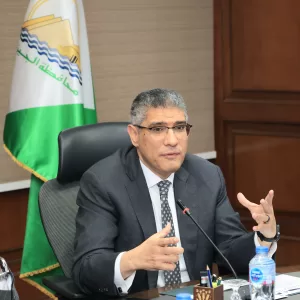 محافظ الجيزة يبحث الفرص الاستثمارية بمركز الواحات البحرية 21 - جريدة المساء