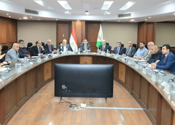 محافظ الجيزة يبحث الفرص الاستثمارية بمركز الواحات البحرية 23 - جريدة المساء جانب من الاجتماع