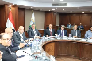 محافظ الجيزة يبحث الفرص الاستثمارية بمركز الواحات البحرية 23 - جريدة المساء