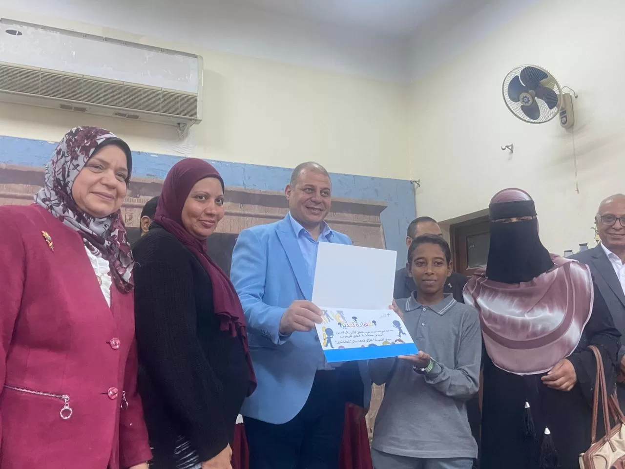 وكيل تعليم قنا يكرم الطلاب الموهوبين في الاحتفالية السنوية للمركز الاستكشافي 23 - جريدة المساء