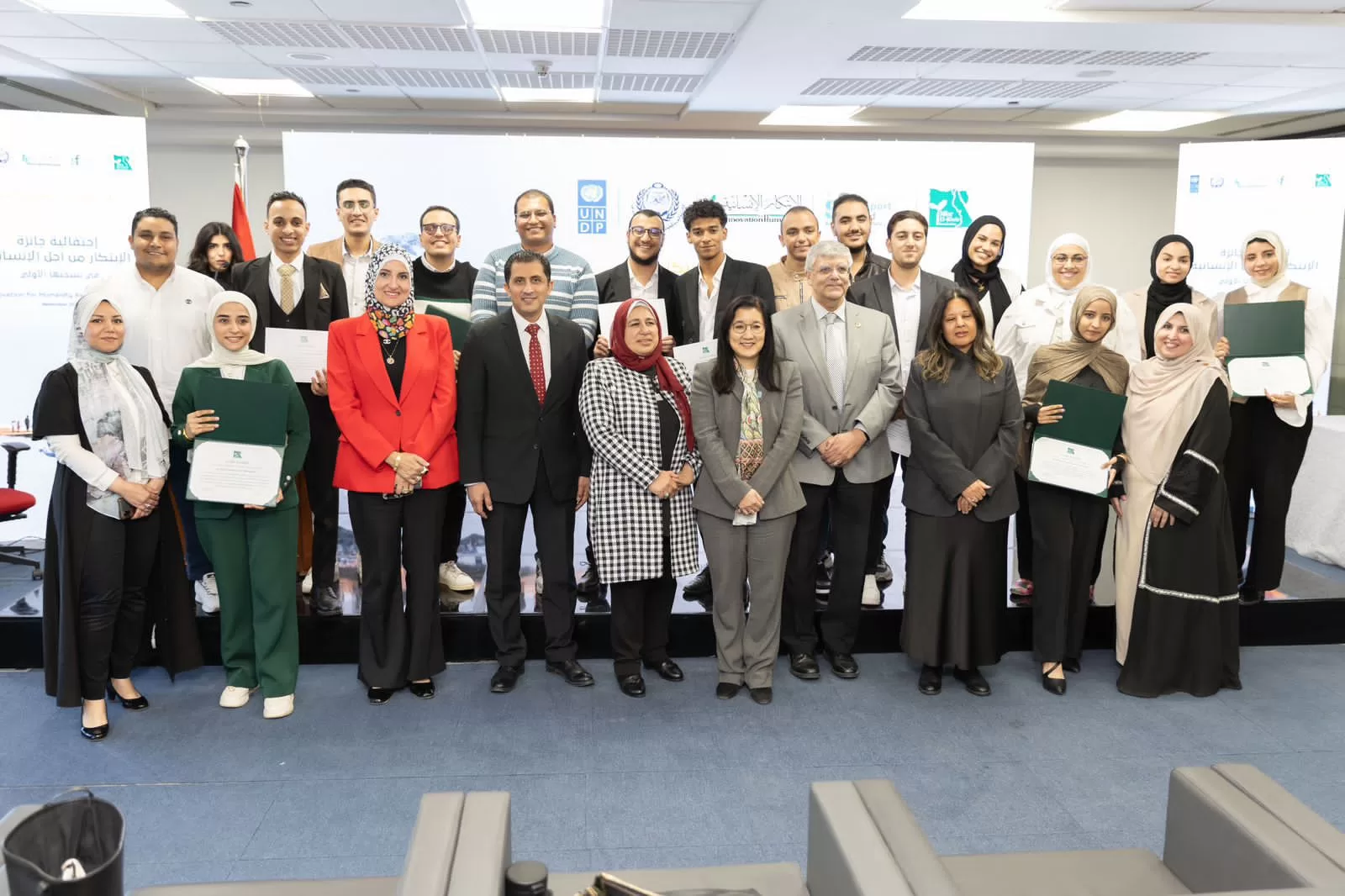 تكريم فريق من خريجي تكنولوجيا الميكاترونكس بعد نجاحهم في تصنيع نموذج ماكينة تخريز بلاستيك 5 - جريدة المساء