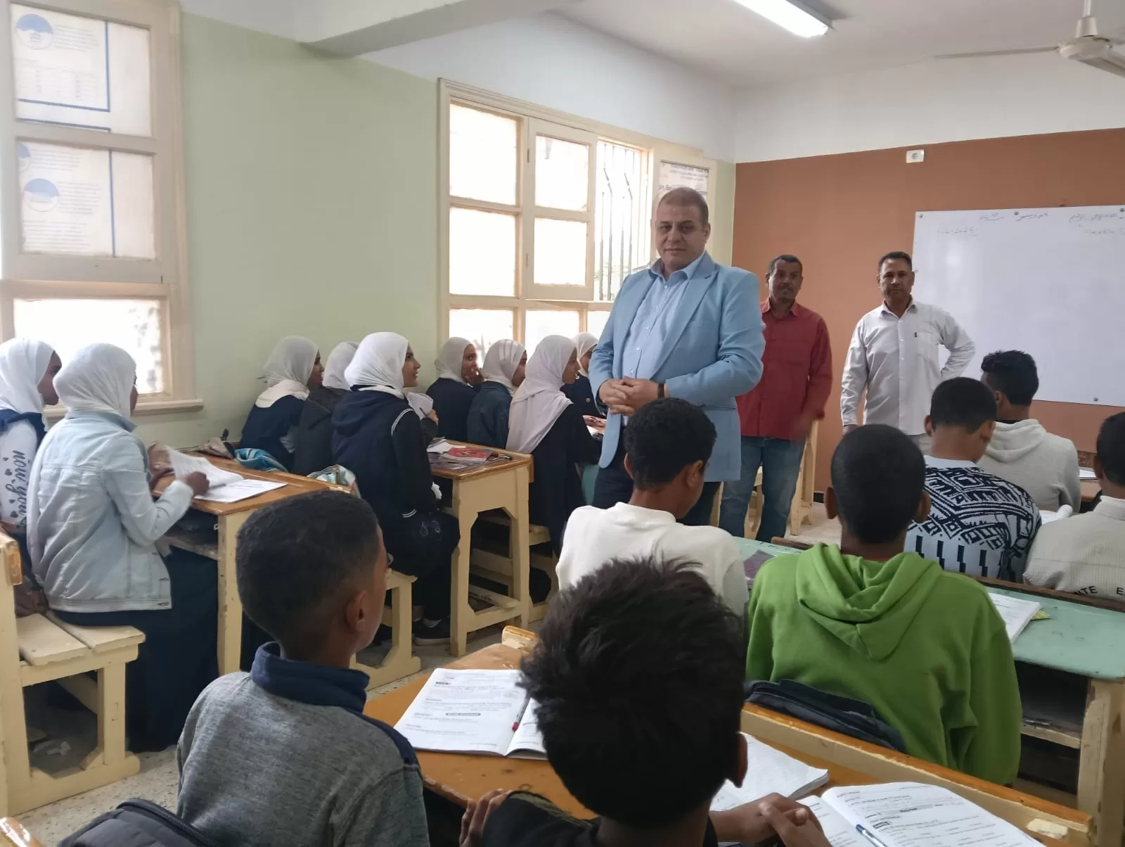 جولة مفاجئة لوكيل تعليم قنا لمتابعة انتظام الدراسة بمدارس قوص 49 - جريدة المساء