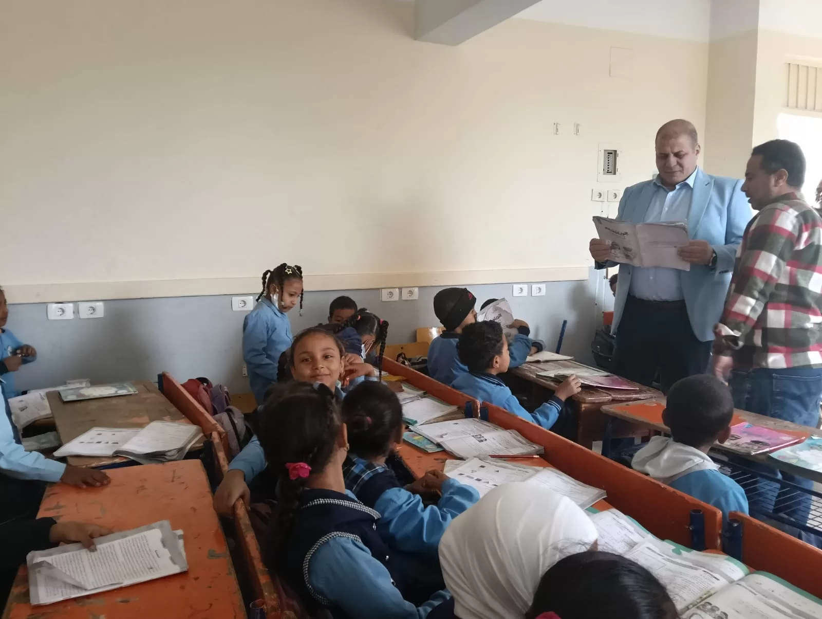 جولة مفاجئة لوكيل تعليم قنا لمتابعة انتظام الدراسة بمدارس قوص 37 - جريدة المساء