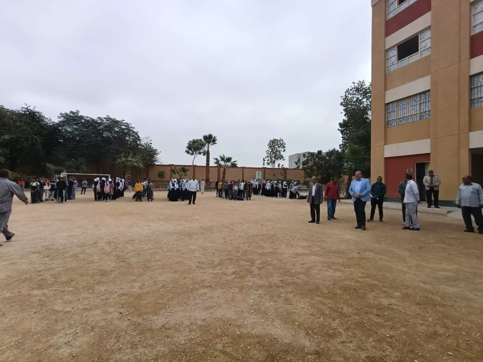 جولة مفاجئة لوكيل تعليم قنا لمتابعة انتظام الدراسة بمدارس قوص 29 - جريدة المساء