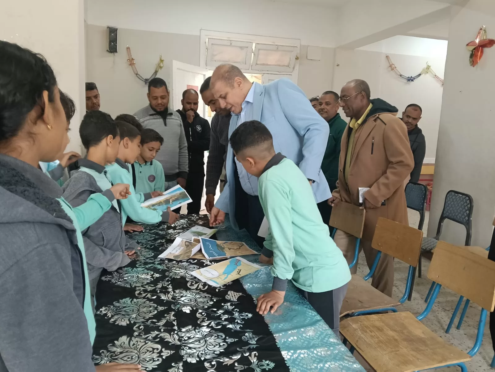 جولة مفاجئة لوكيل تعليم قنا لمتابعة انتظام الدراسة بمدارس قوص 23 - جريدة المساء