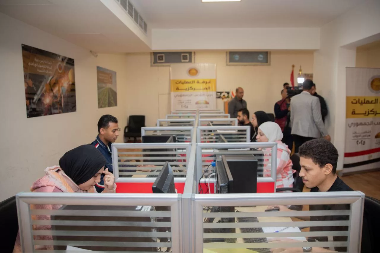 الأمين العام لحزب الشعب الجمهوري يترأس غرفة العمليات المركزية لمتابعة تصويت المصريين في الخارج بالدوائر الثلاثين الملغاة 51 - جريدة المساء