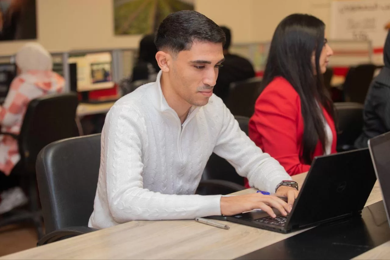 الأمين العام لحزب الشعب الجمهوري يترأس غرفة العمليات المركزية لمتابعة تصويت المصريين في الخارج بالدوائر الثلاثين الملغاة 49 - جريدة المساء