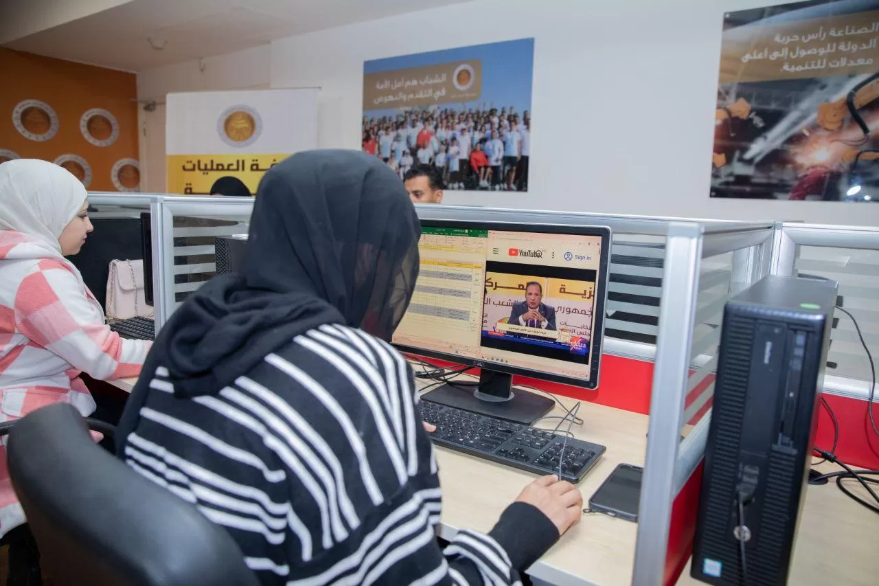 الأمين العام لحزب الشعب الجمهوري يترأس غرفة العمليات المركزية لمتابعة تصويت المصريين في الخارج بالدوائر الثلاثين الملغاة 67 - جريدة المساء