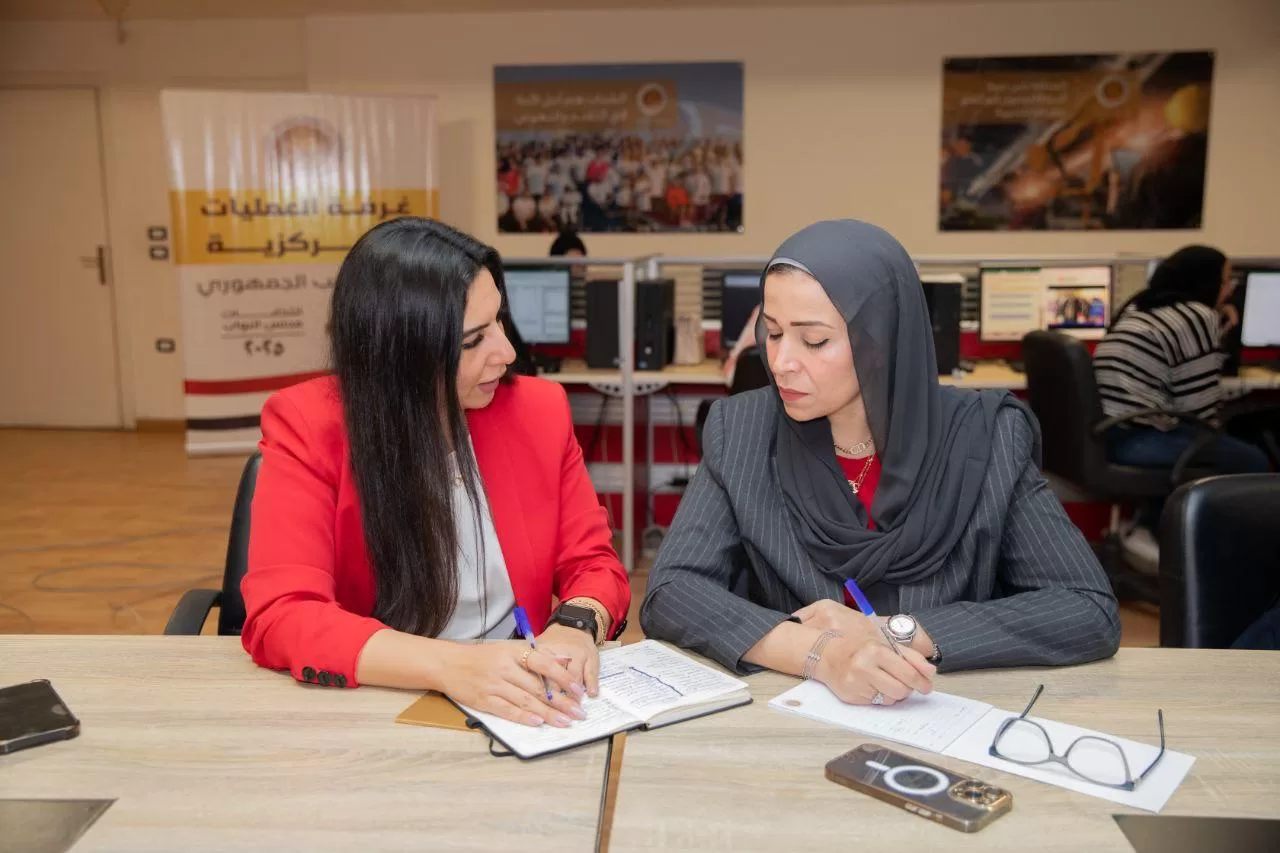 الأمين العام لحزب الشعب الجمهوري يترأس غرفة العمليات المركزية لمتابعة تصويت المصريين في الخارج بالدوائر الثلاثين الملغاة 55 - جريدة المساء