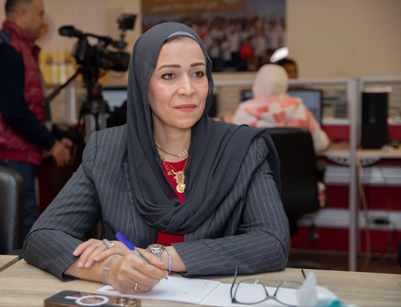 الأمين العام لحزب الشعب الجمهوري يترأس غرفة العمليات المركزية لمتابعة تصويت المصريين في الخارج بالدوائر الثلاثين الملغاة 63 - جريدة المساء