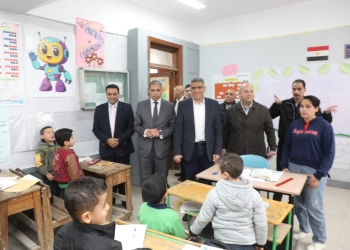 محافظ الجيزة يتابع انتظام العملية التعليمية بمدرسة أسكر الابتدائية بمركز الصف 27 - جريدة المساء