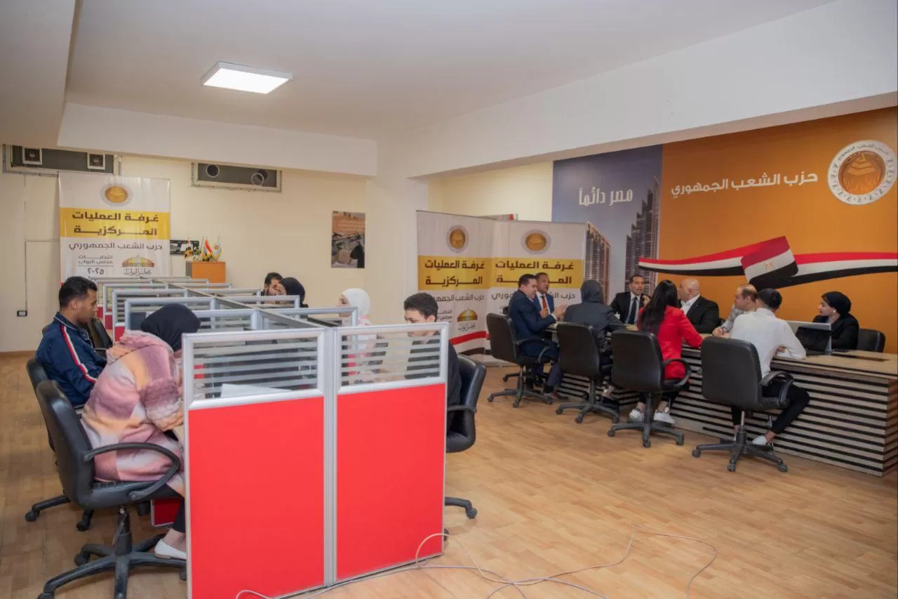 الأمين العام لحزب الشعب الجمهوري يترأس غرفة العمليات المركزية لمتابعة تصويت المصريين في الخارج بالدوائر الثلاثين الملغاة 65 - جريدة المساء