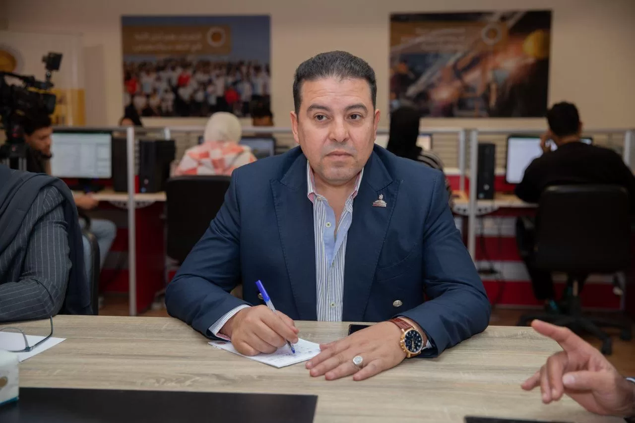 الأمين العام لحزب الشعب الجمهوري يترأس غرفة العمليات المركزية لمتابعة تصويت المصريين في الخارج بالدوائر الثلاثين الملغاة 75 - جريدة المساء