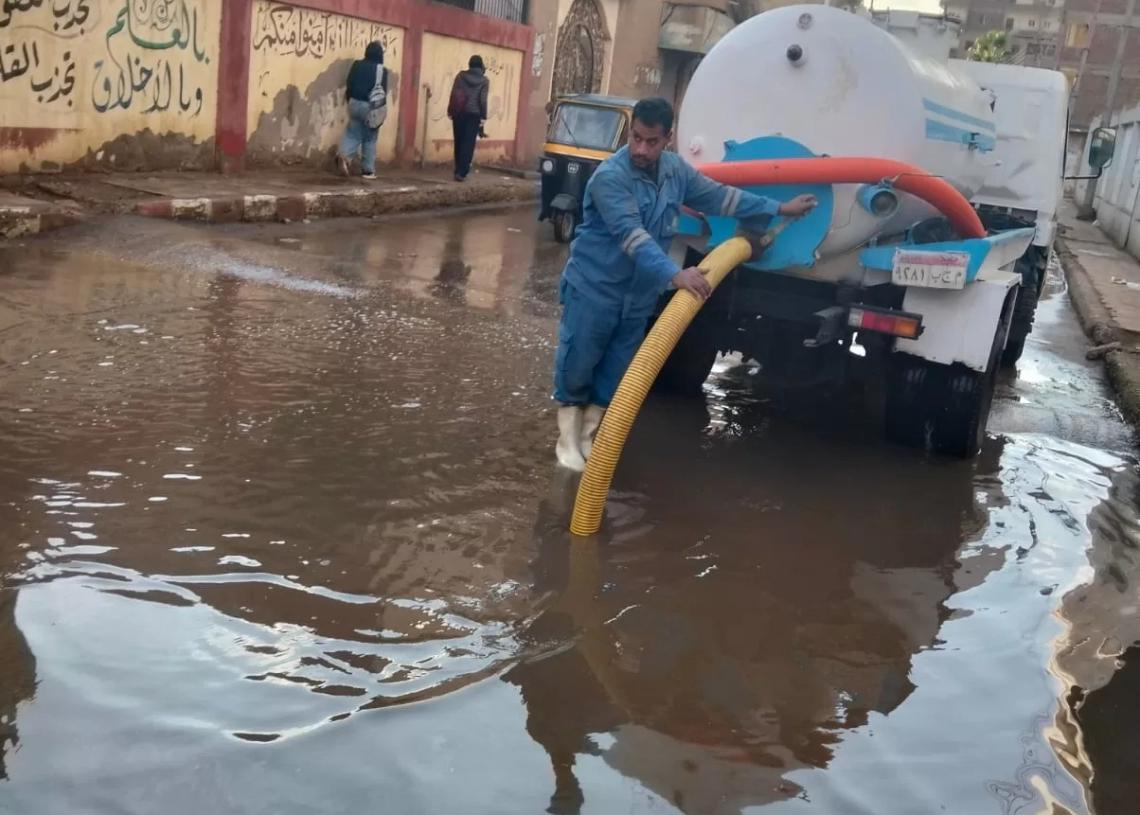شفط تجمعات مياه الأمطار بالمنوفية 27 - جريدة المساء