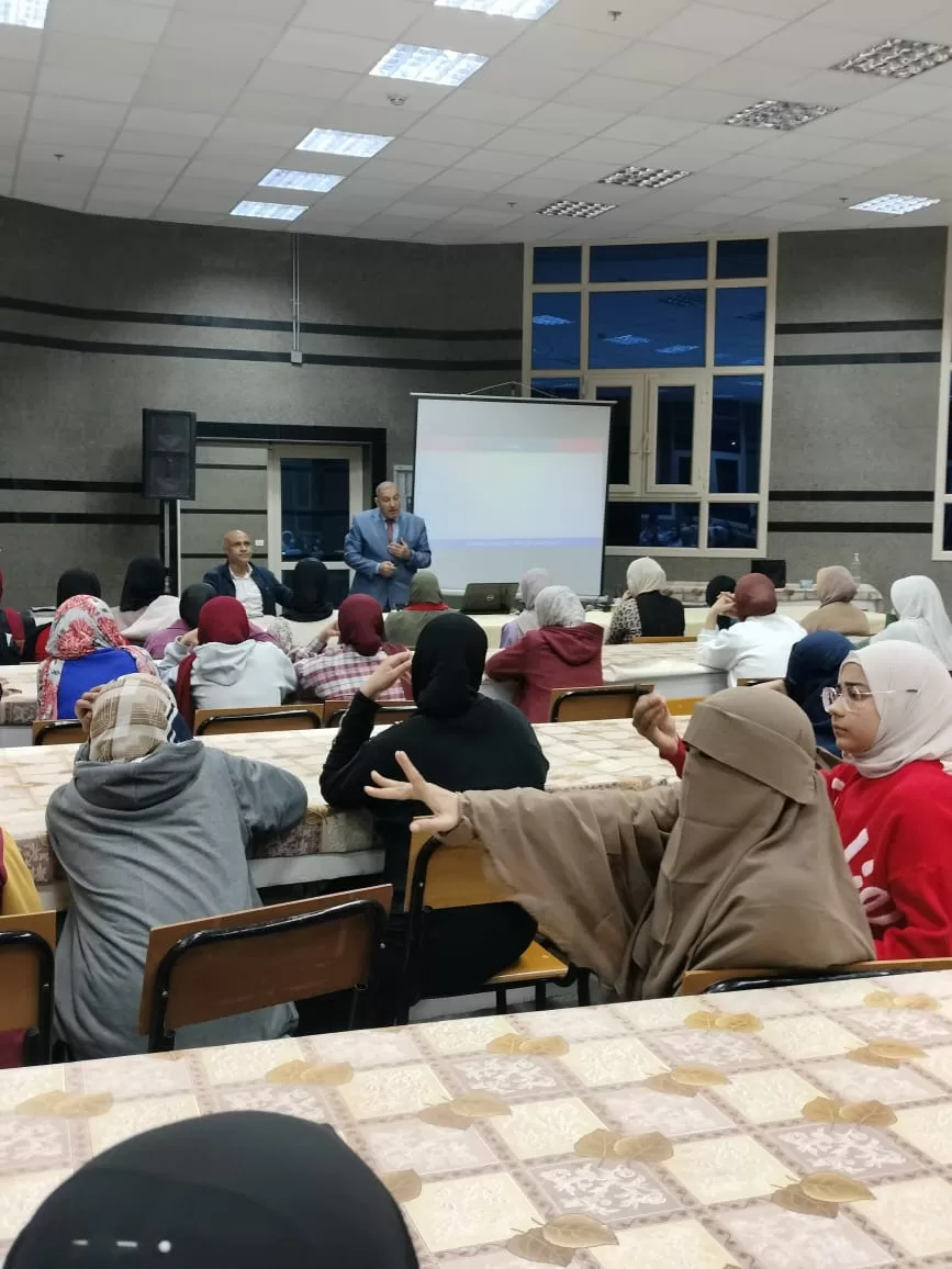 الأسبوع الثقافي بجامعة قنا يناقش دور المبادرات الرئاسية فى بناء الإنسان 23 - جريدة المساء