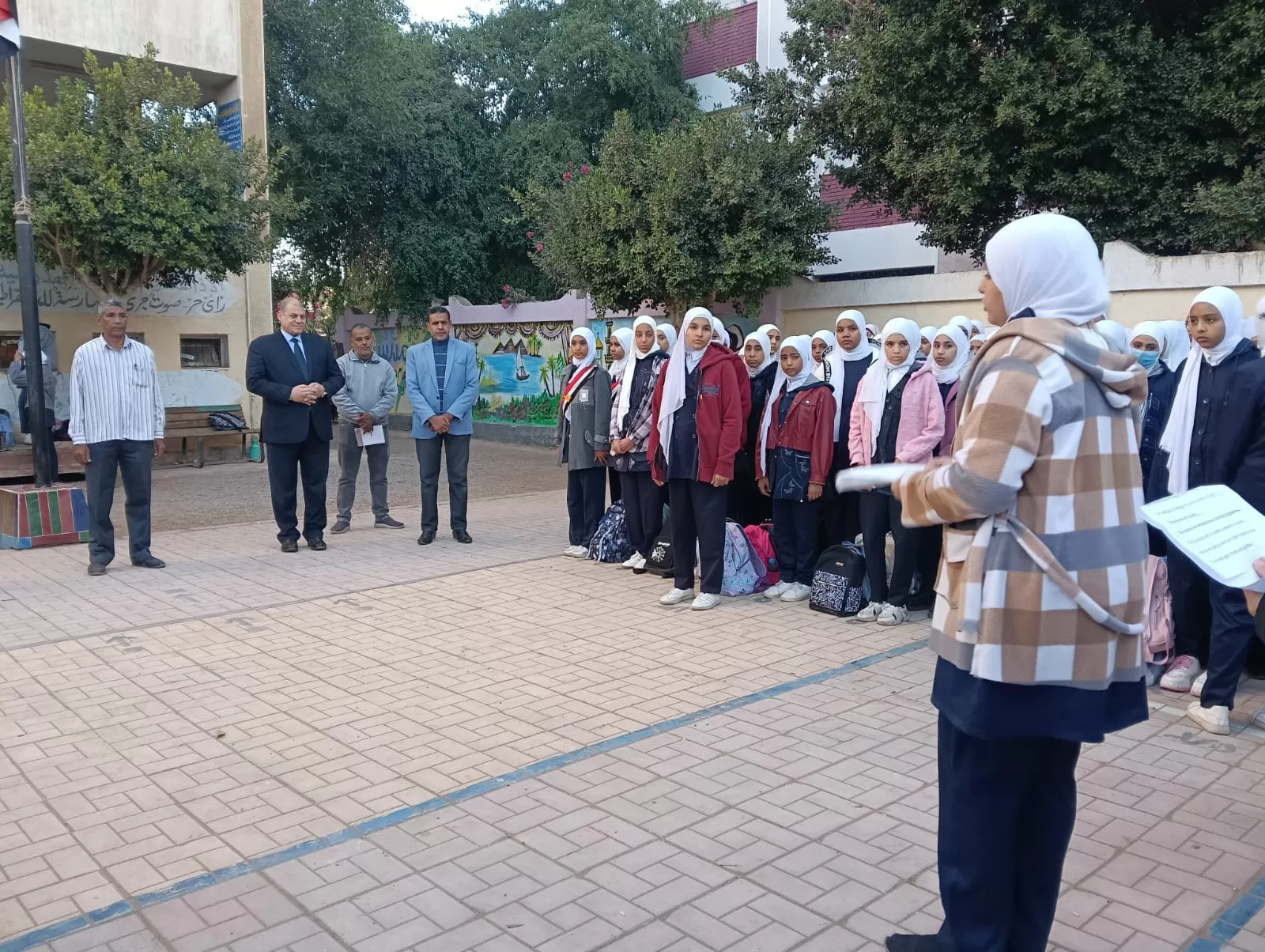 وكيل تعليم قنا يقود جولات مفاجئة بـ"الأتوبيس الطائر" لمتابعة الانضباط داخل المدارس 51 - جريدة المساء